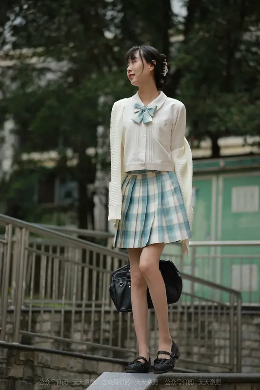 2021.11.02 丝享家963:团团《长腿JK装》 - IESS
