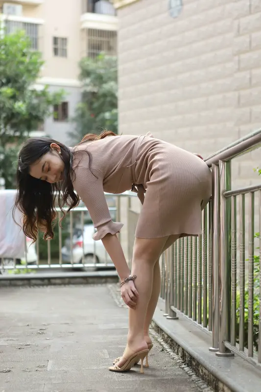 2021.11.09 丝享家970:秋秋《美女阳光浴》 - IESS