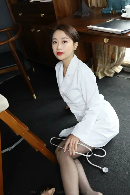2022.01.05 丝享家982:小婕《美女医生》 - IESS