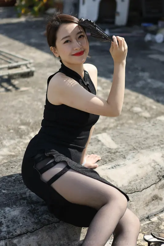 2022.01.12 丝享家986:小婕《天台旗袍秀》 - IESS