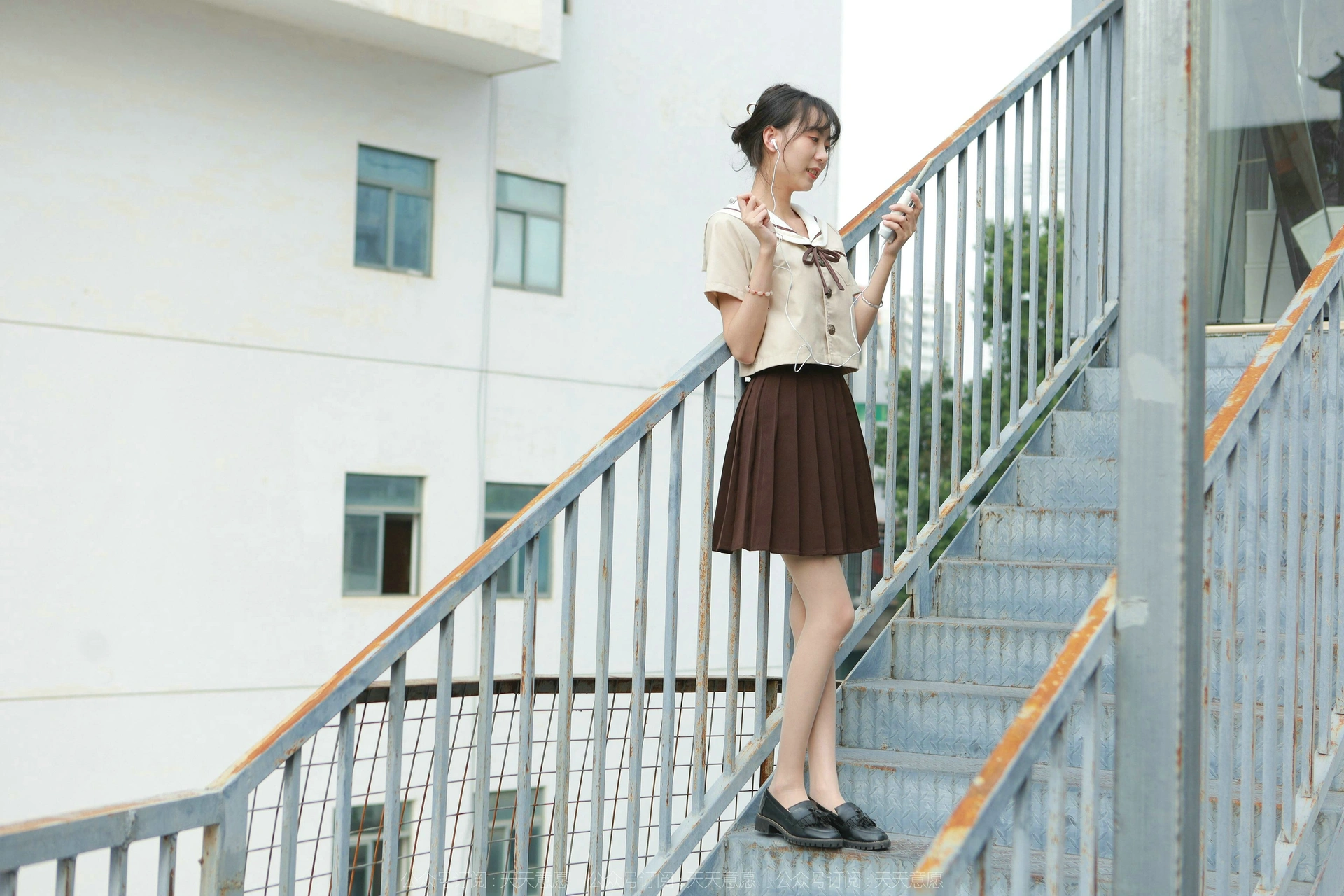 [IESS异思趣向] 2022.02.08 丝享家999:团团《网易云长腿少女》 1